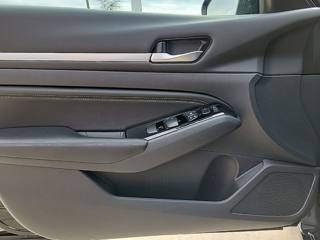 Thumbnail: 2023 Nissan Altima - 28