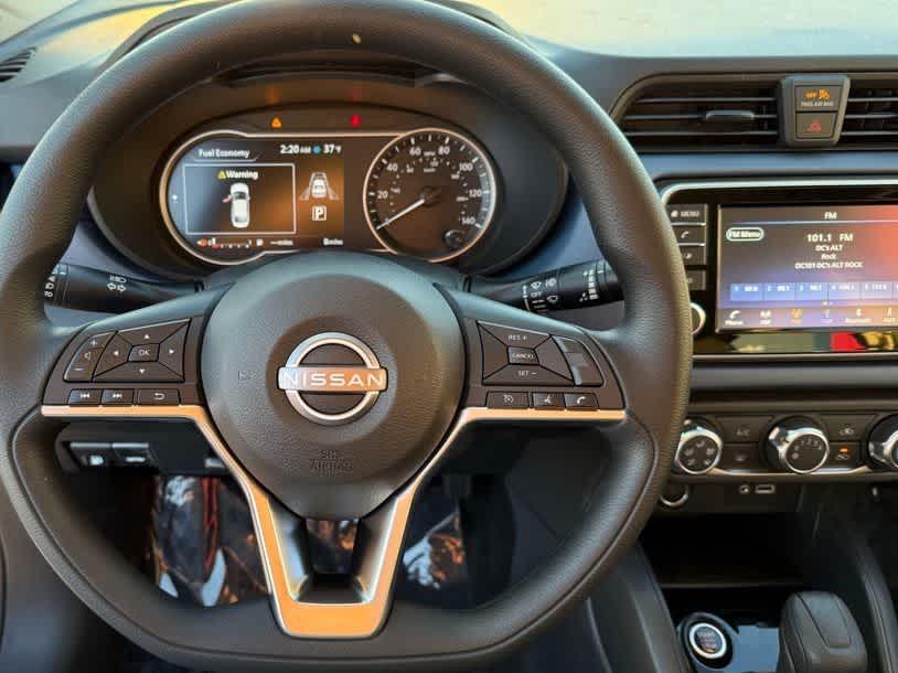2025 Nissan Versa 1.6 SV 16
