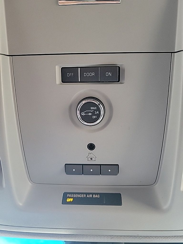 Thumbnail: 2018 Chevrolet Tahoe - 37