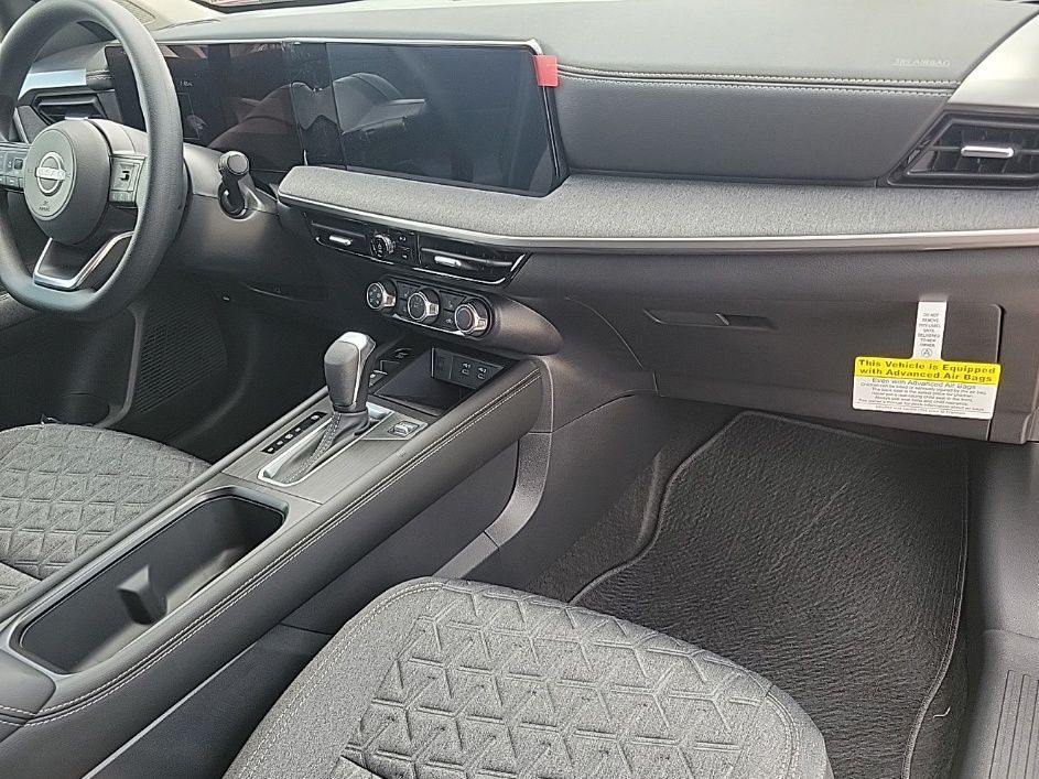 Thumbnail: 2025 Nissan Kicks - 11