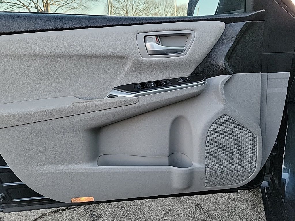 Thumbnail: 2017 Toyota Camry - 25