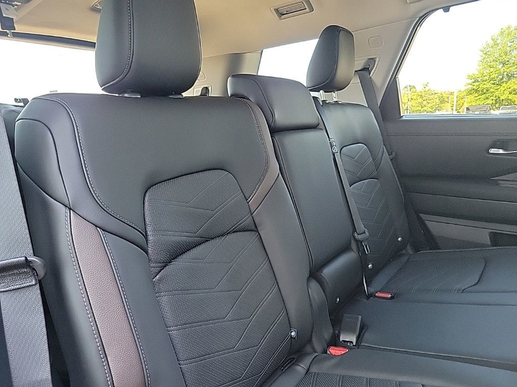 Thumbnail: 2025 Nissan Pathfinder - 16