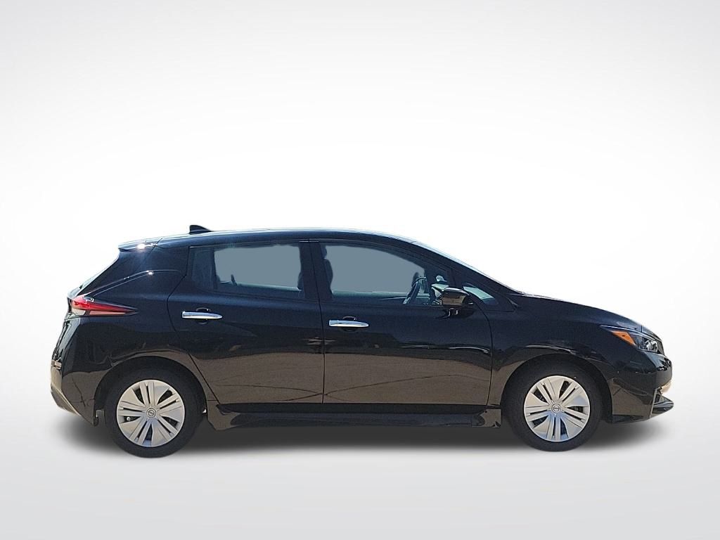 Thumbnail: 2023 Nissan Leaf - 6