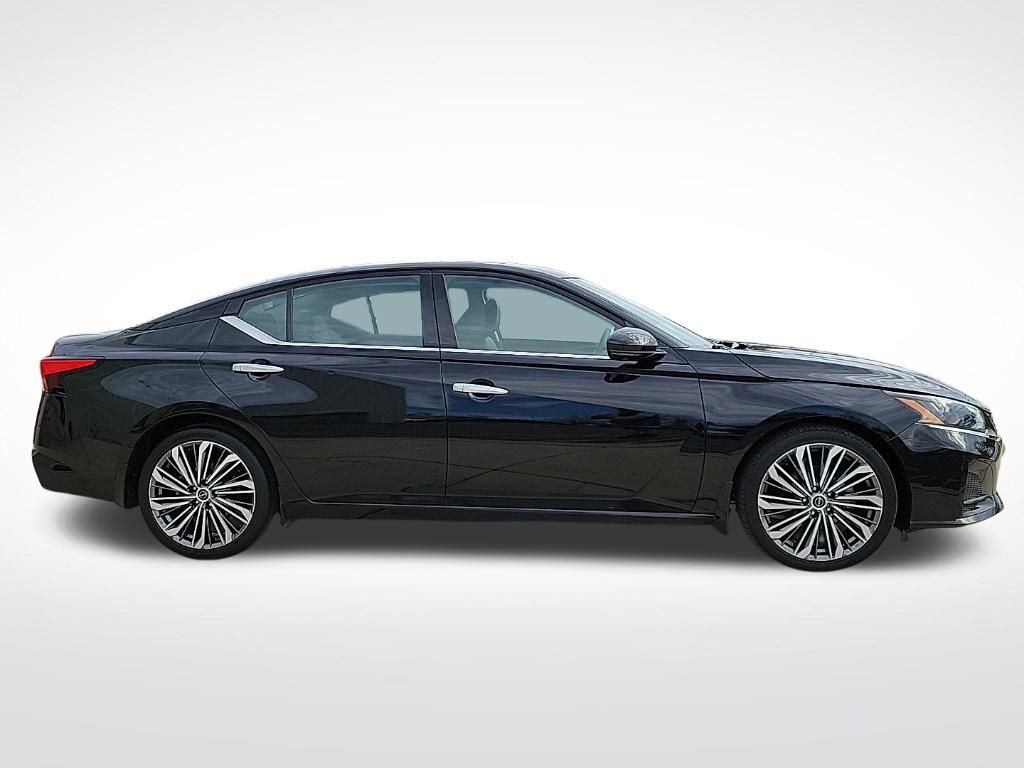 Thumbnail: 2023 Nissan Altima - 5