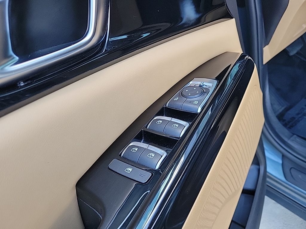 Thumbnail: 2022 Kia Carnival - 35
