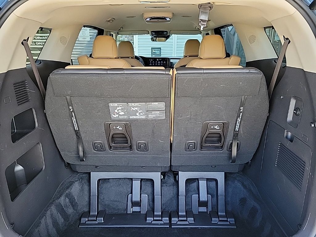 Thumbnail: 2022 Kia Carnival - 18