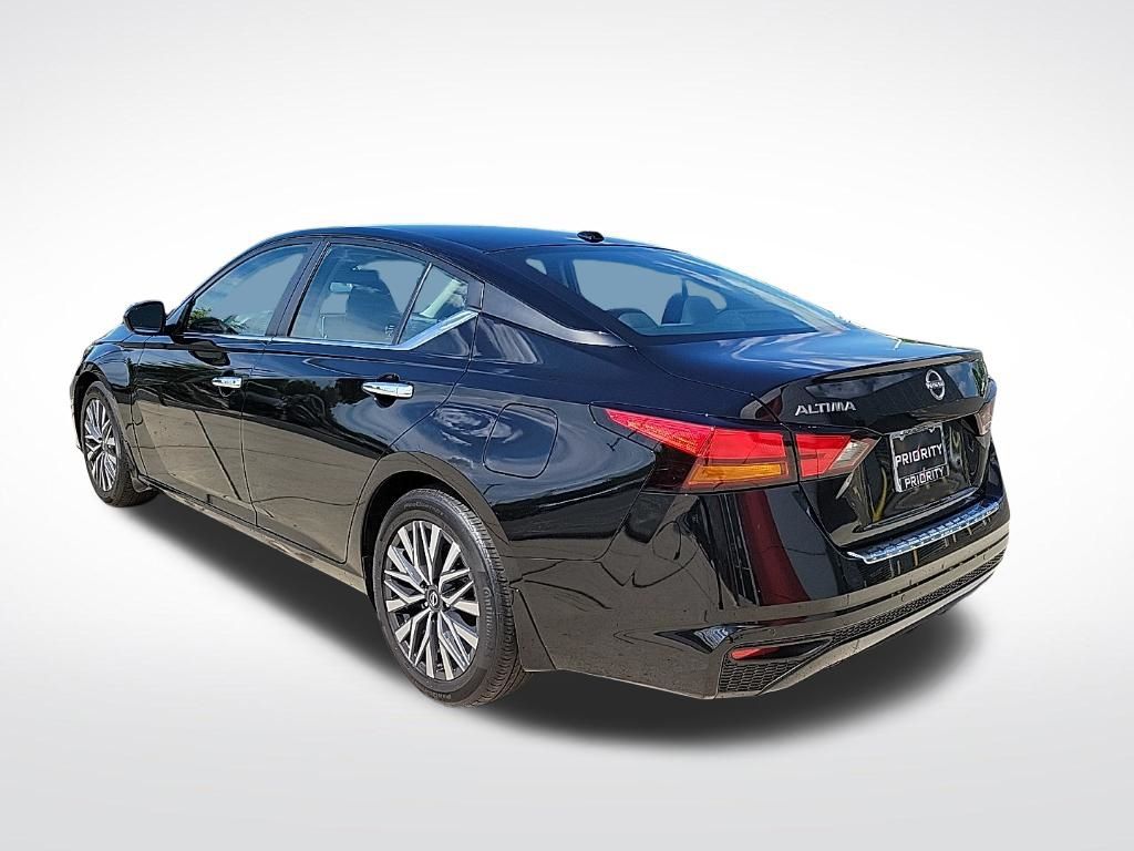 Thumbnail: 2023 Nissan Altima - 3