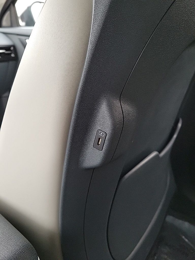 Thumbnail: 2022 Kia EV6 - 17