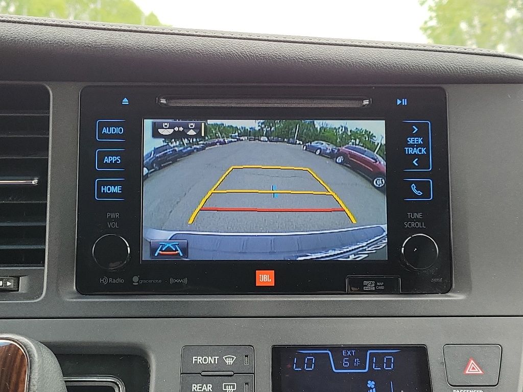 Thumbnail: 2017 Toyota Sienna - 31