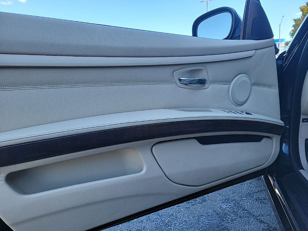 Thumbnail: 2011 BMW 3 Series - 26