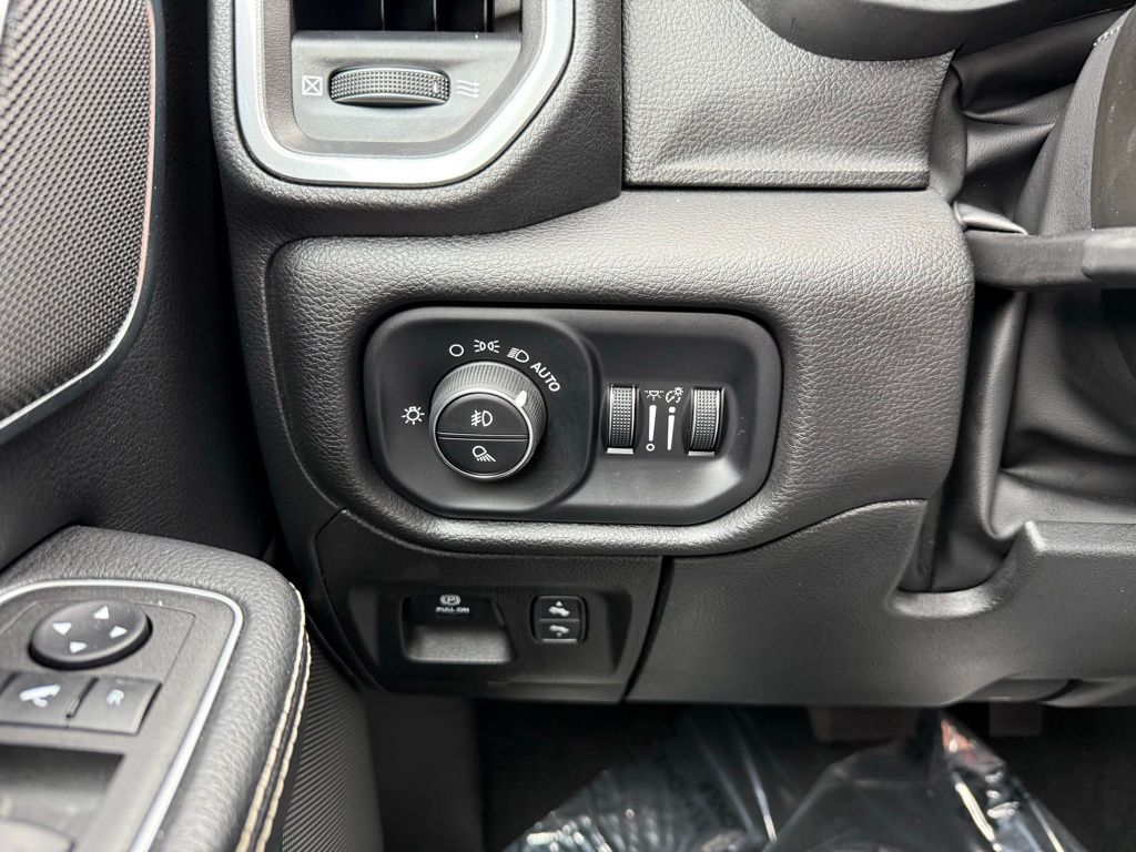 Thumbnail: 2022 RAM 1500 - 19