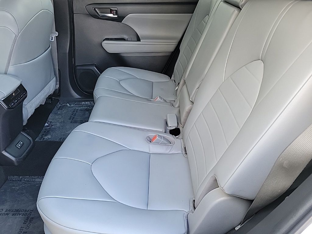 Thumbnail: 2022 Toyota Highlander - 12