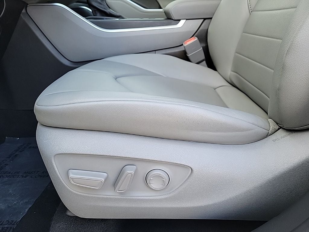 Thumbnail: 2022 Toyota Highlander - 11