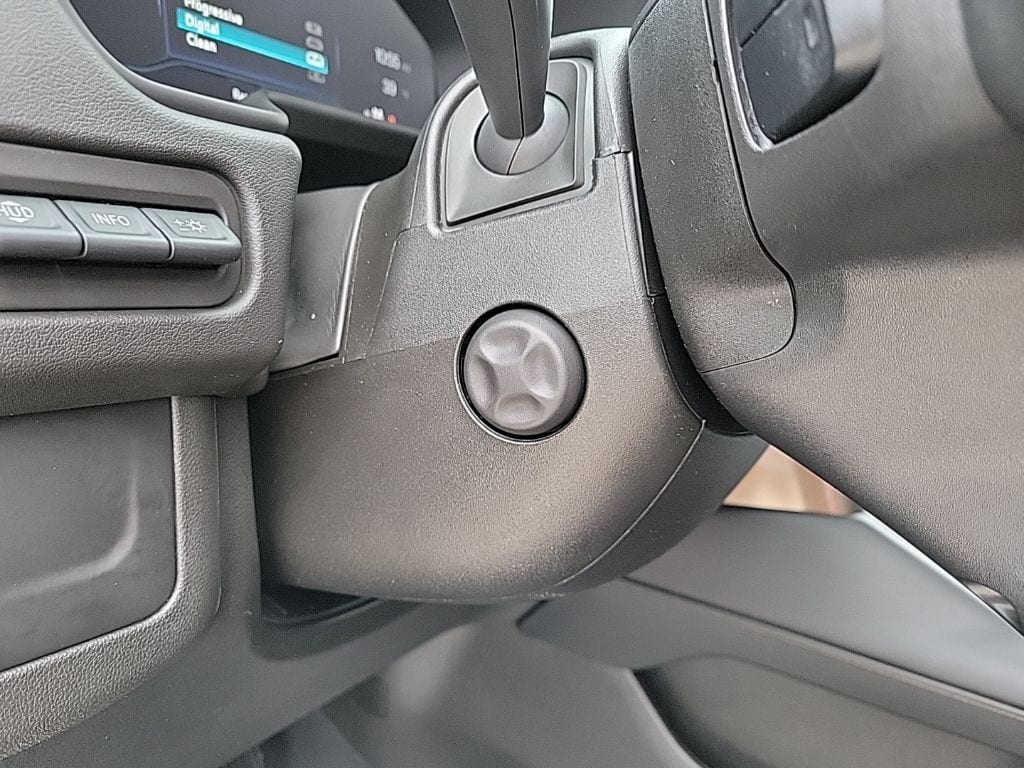 Thumbnail: 2023 Chevrolet Tahoe - 34