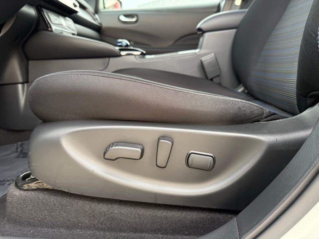 Thumbnail: 2023 Nissan Leaf - 11