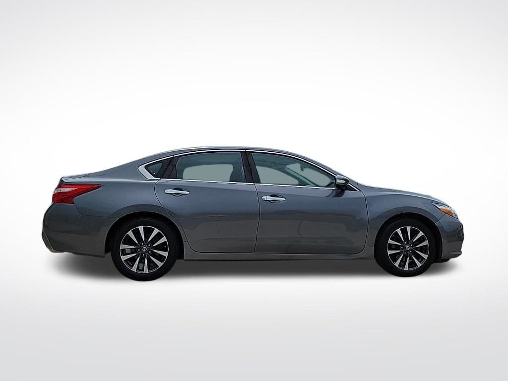 Thumbnail: 2016 Nissan Altima - 4