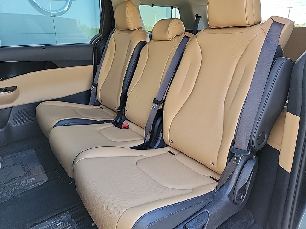 Thumbnail: 2022 Kia Carnival - 14