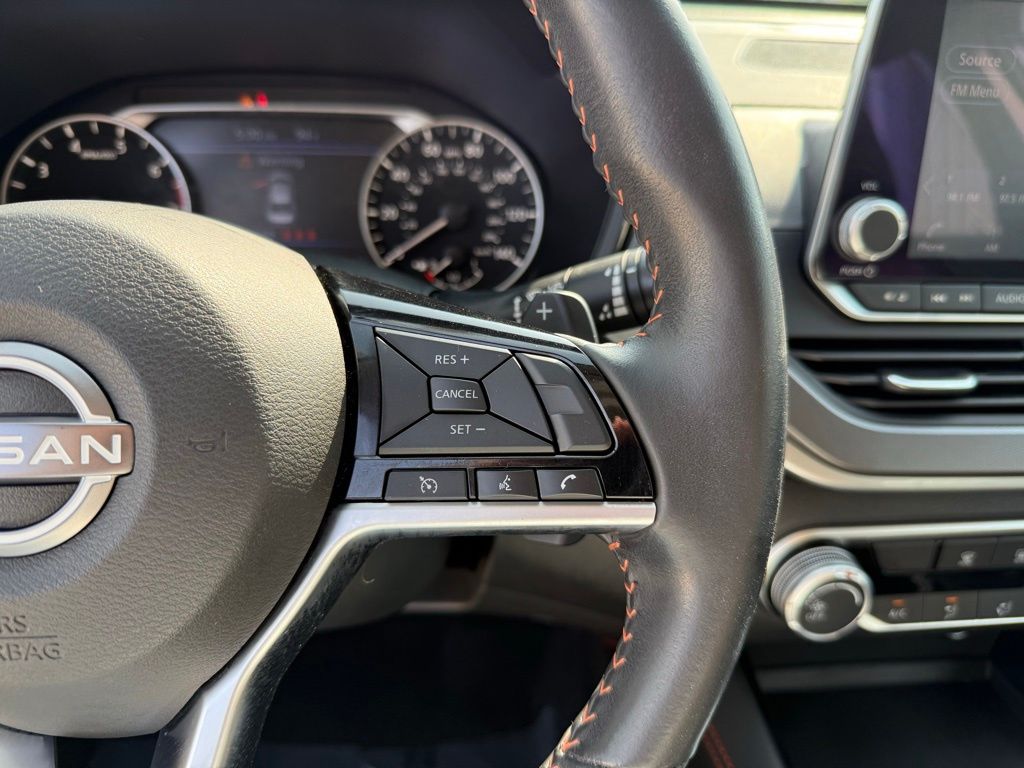 2023 Nissan Altima SR 19