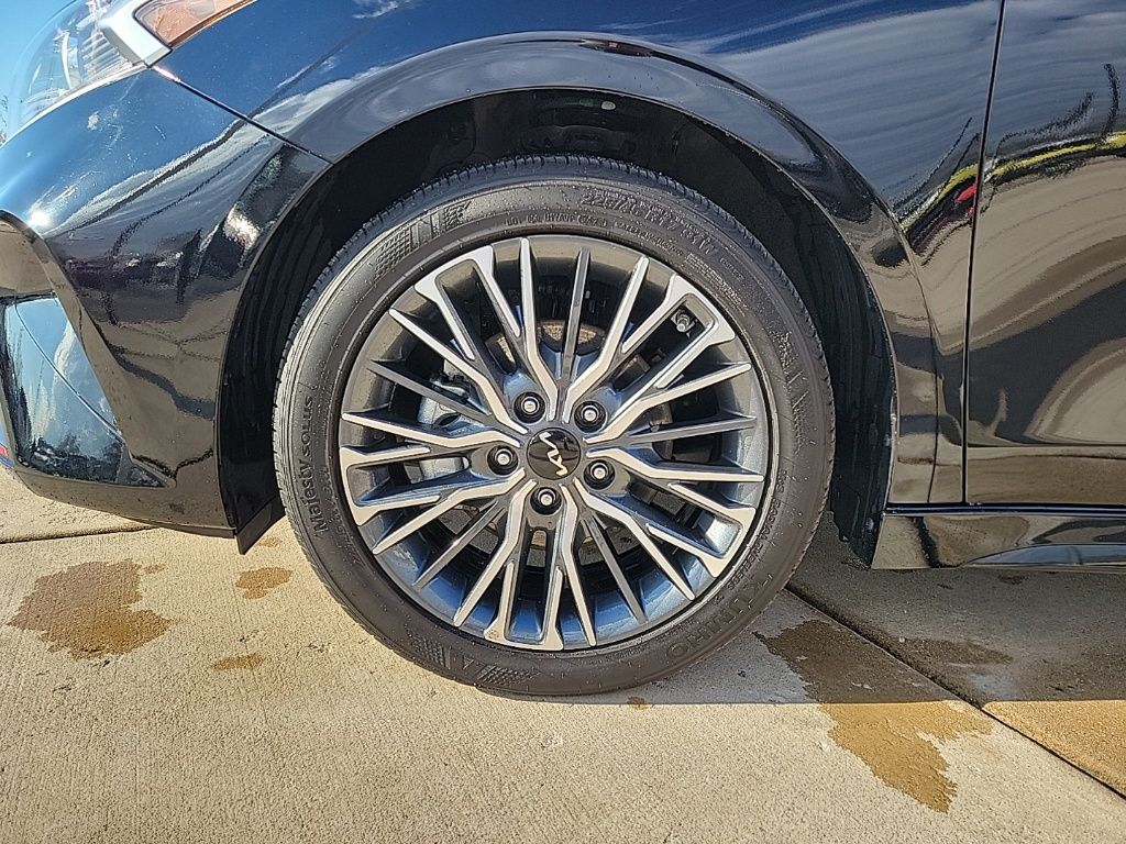 Thumbnail: 2023 Kia Forte - 9