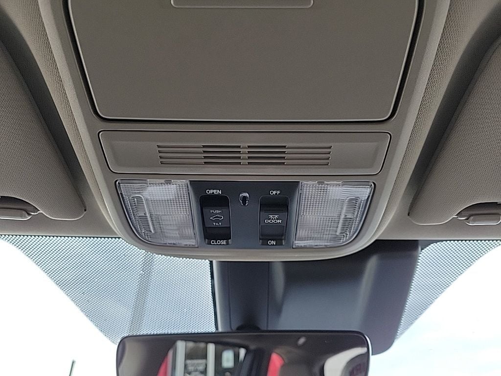 Thumbnail: 2019 Honda Odyssey - 33