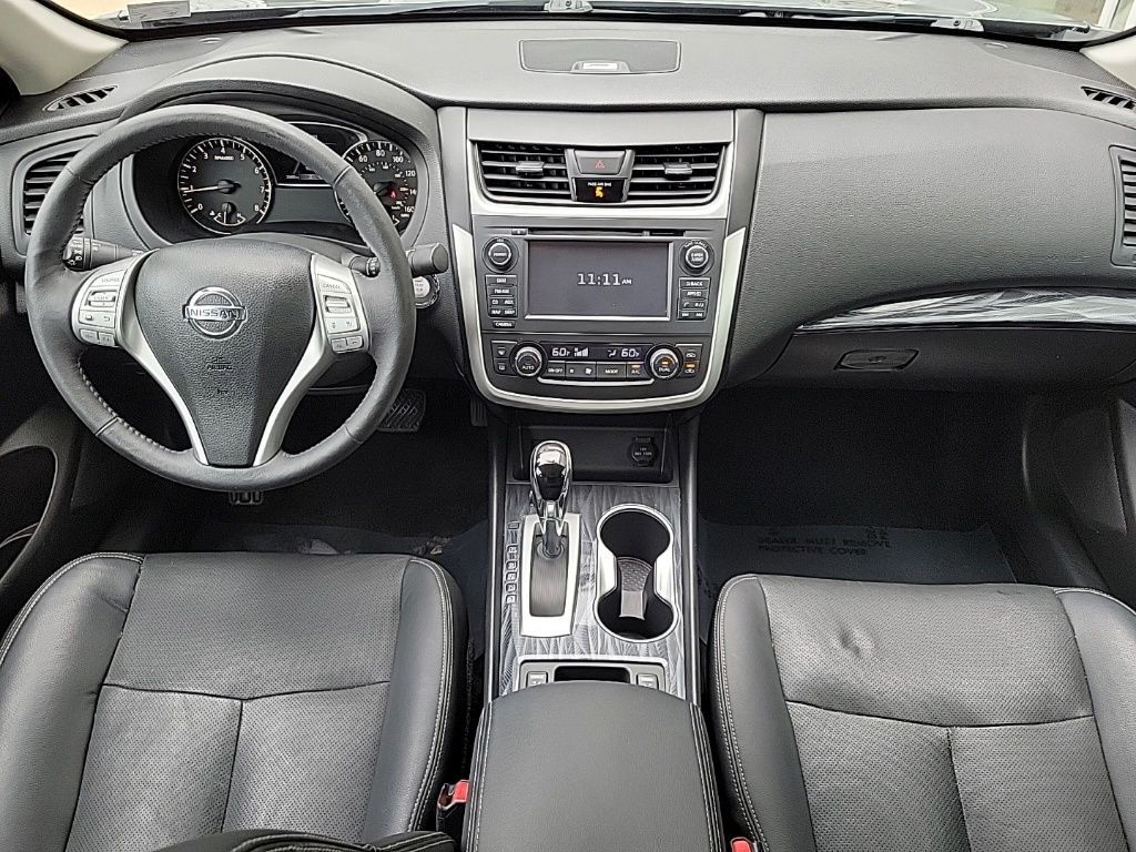 Thumbnail: 2016 Nissan Altima - 17