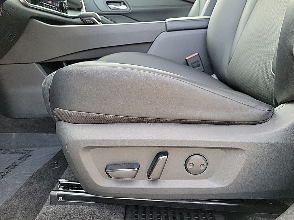 Thumbnail: 2023 Nissan Rogue - 11