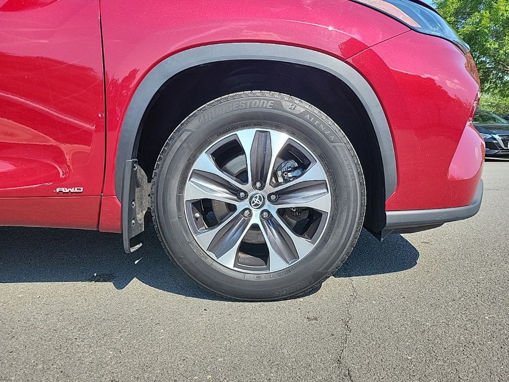 Thumbnail: 2022 Toyota Highlander - 8