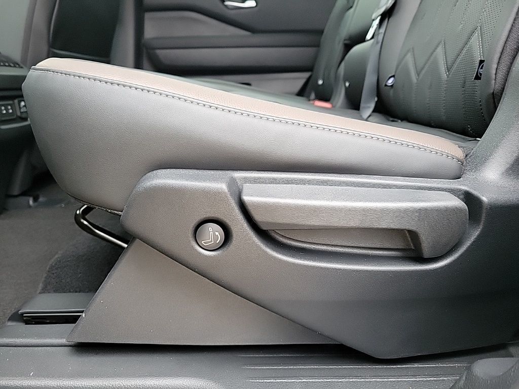 Thumbnail: 2026 Nissan Pathfinder - 14