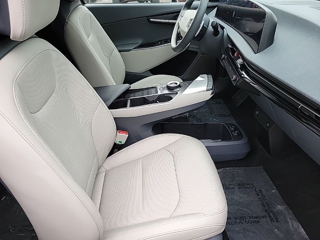 Thumbnail: 2022 Kia EV6 - 33