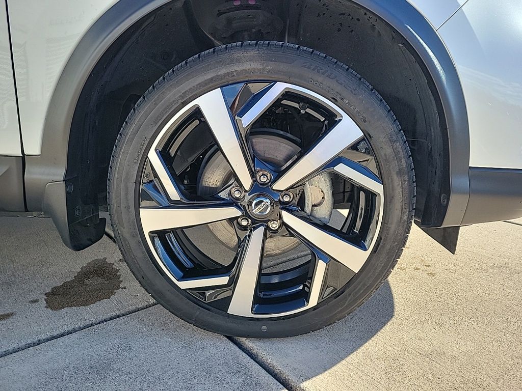 Thumbnail: 2022 Nissan Rogue Sport - 9