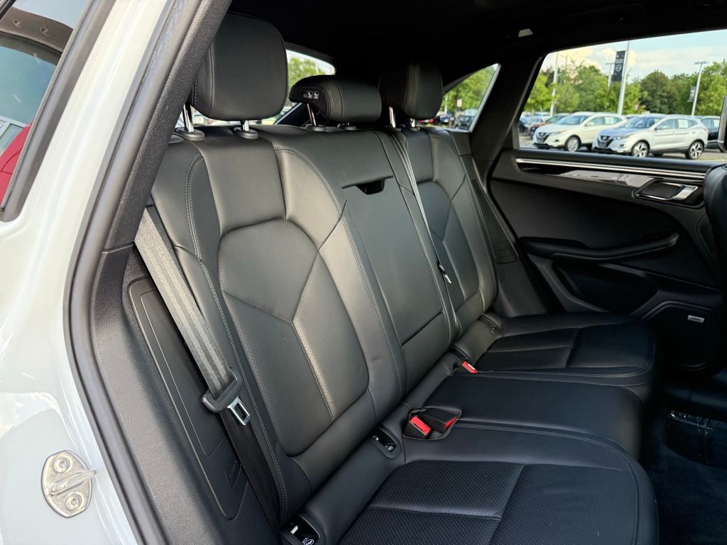 Thumbnail: 2021 Porsche Macan - 35