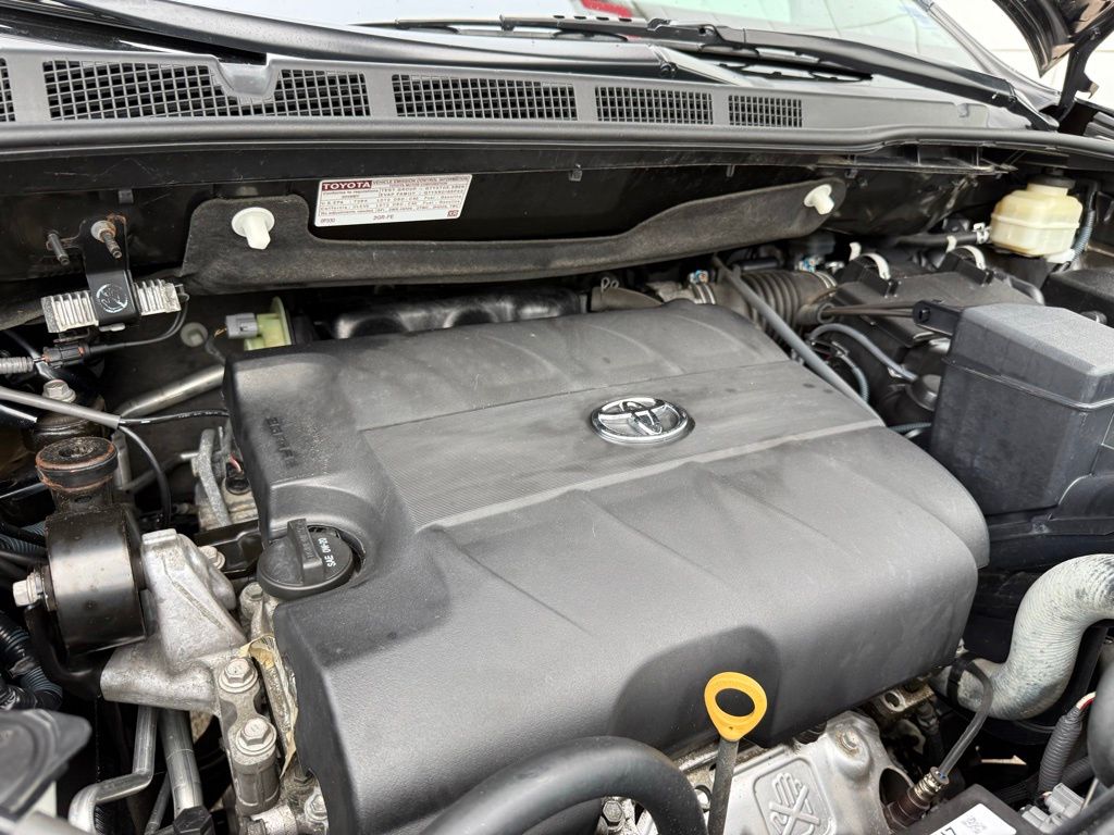 Thumbnail: 2016 Toyota Sienna - 37