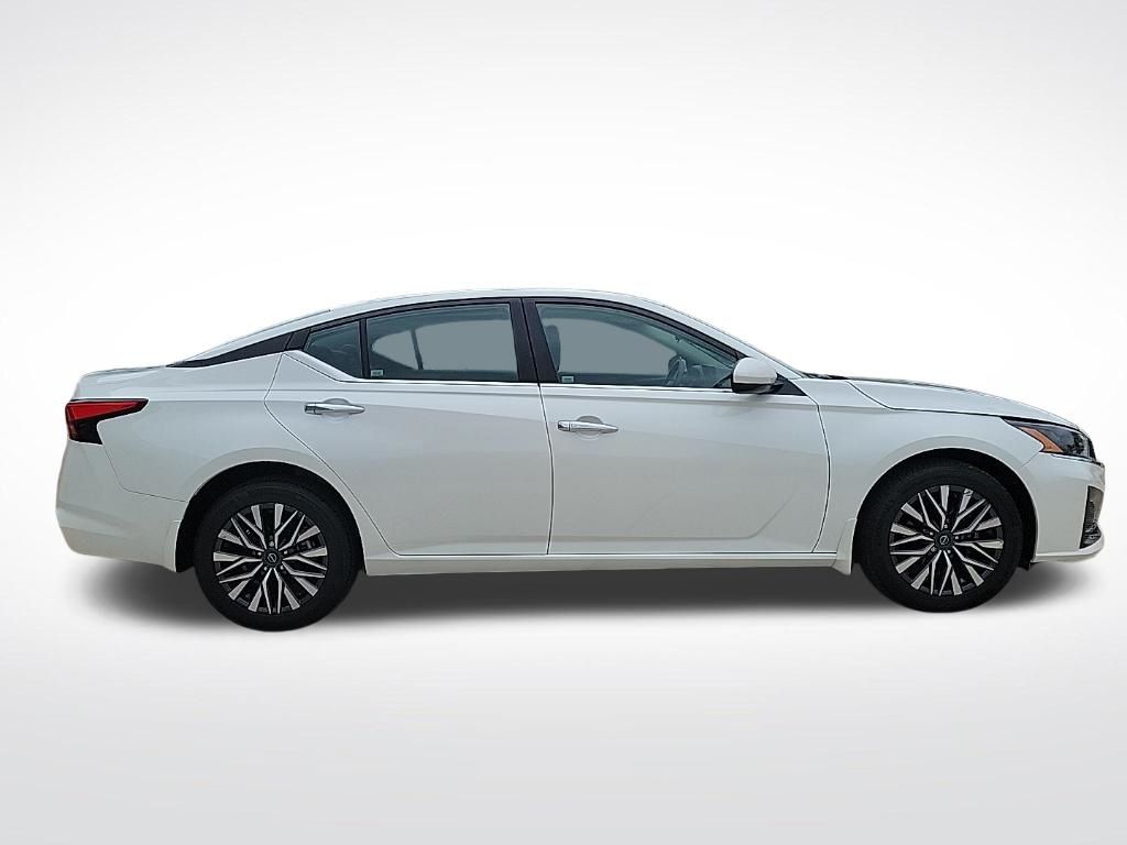 Thumbnail: 2023 Nissan Altima - 6