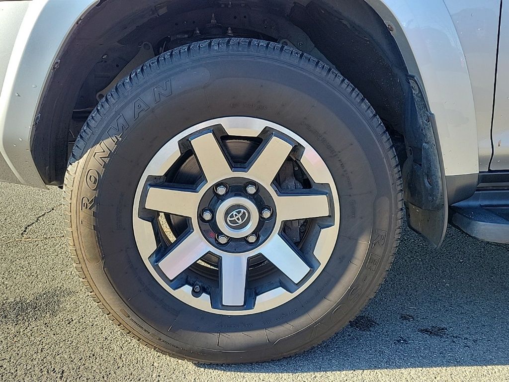 Thumbnail: 2020 Toyota 4Runner - 9