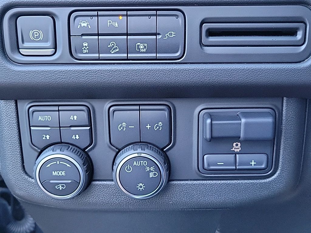 Thumbnail: 2022 Chevrolet Suburban - 25