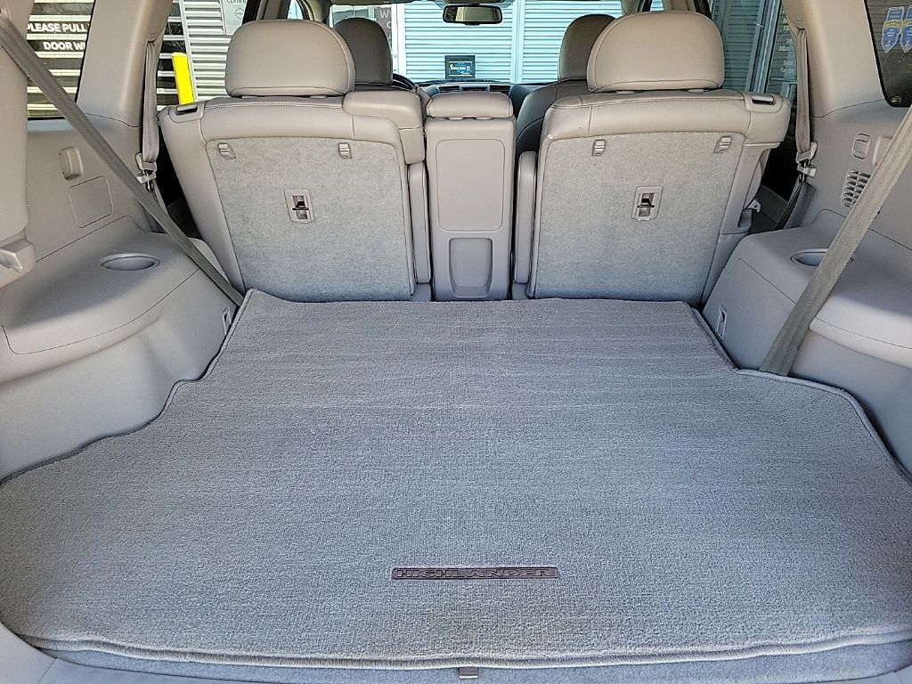 Thumbnail: 2010 Toyota Highlander - 18