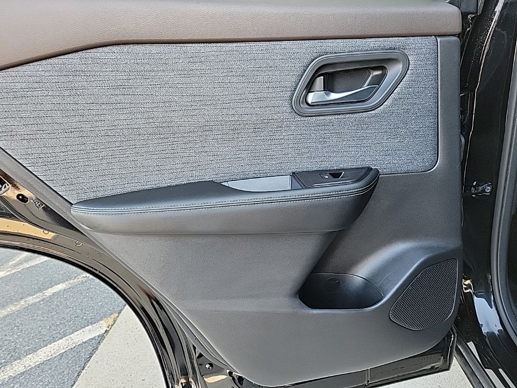 Thumbnail: 2023 Nissan Rogue - 21