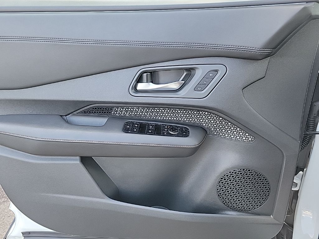 Thumbnail: 2023 Nissan Ariya - 32