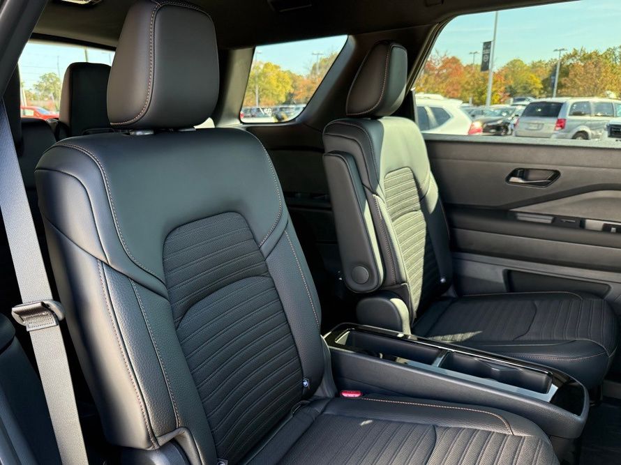 2025 Nissan Pathfinder Rock Creek 27