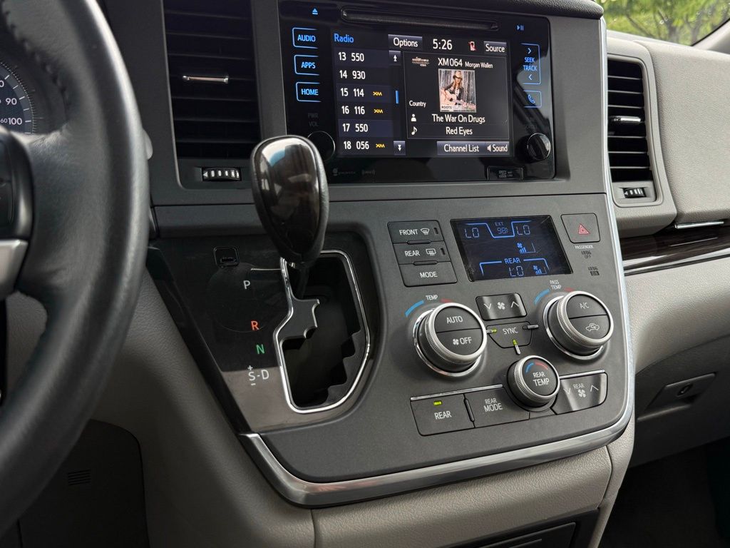 Thumbnail: 2016 Toyota Sienna - 30