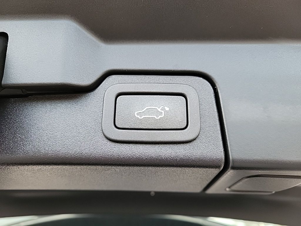 Thumbnail: 2017 Land Rover Range Rover Evoque - 18