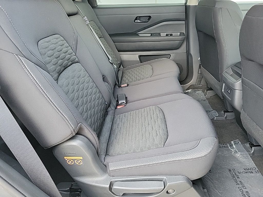 Thumbnail: 2023 Nissan Pathfinder - 16