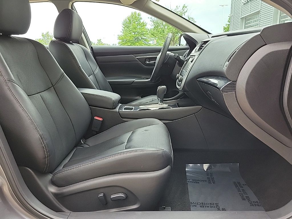 Thumbnail: 2016 Nissan Altima - 14