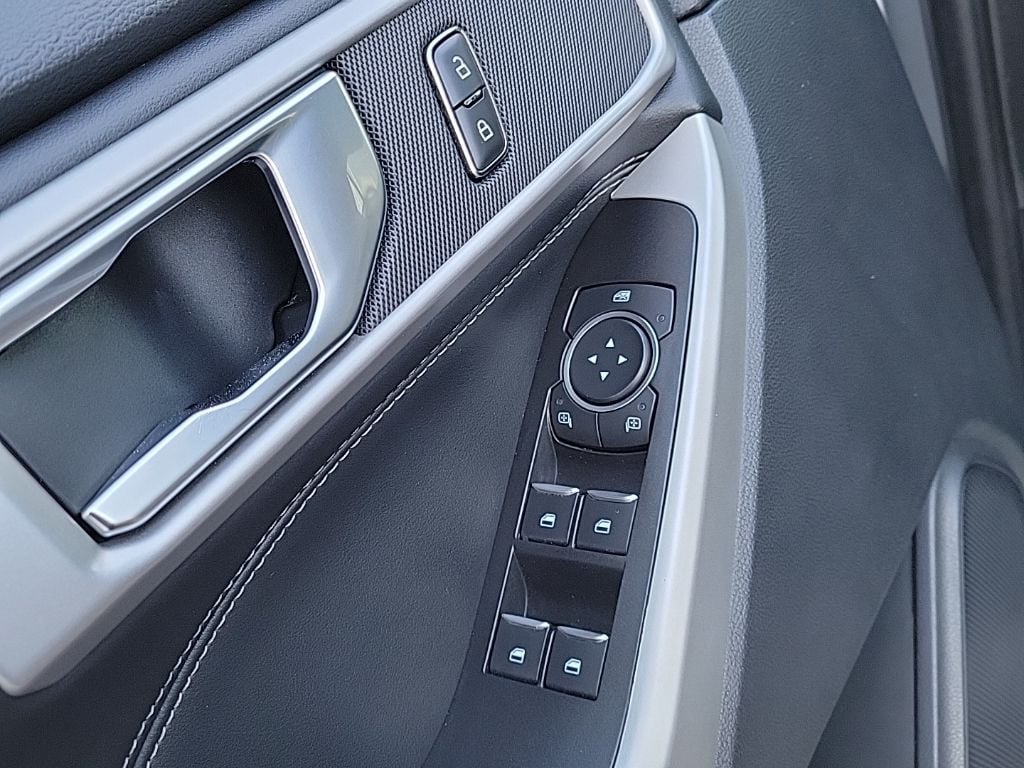 Thumbnail: 2021 Ford Explorer - 33