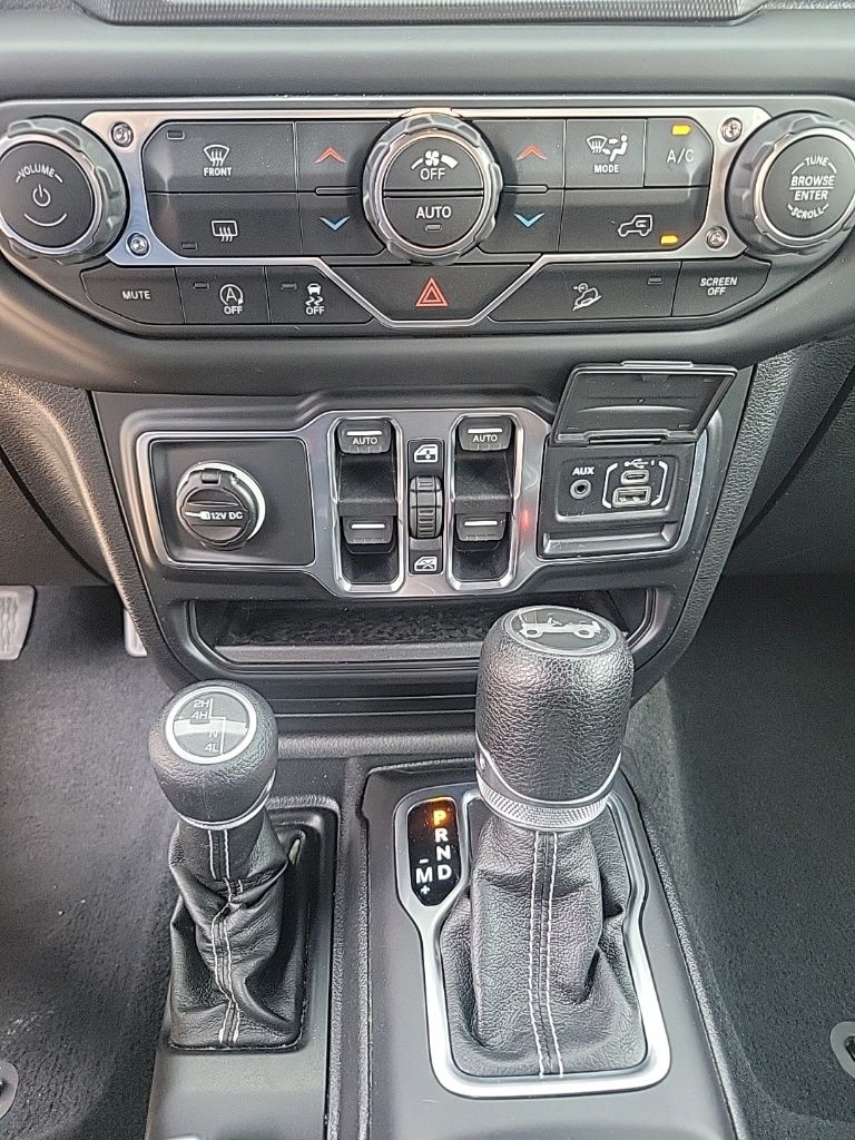2018 Jeep Wrangler Unlimited Sahara 23