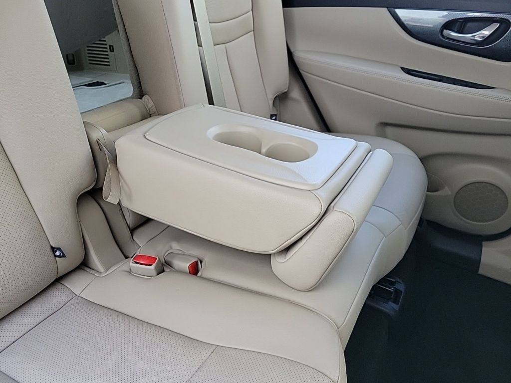 Thumbnail: 2016 Nissan Rogue - 12