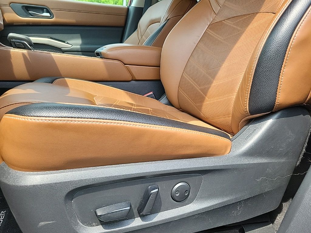 2022 Nissan Pathfinder Platinum 22