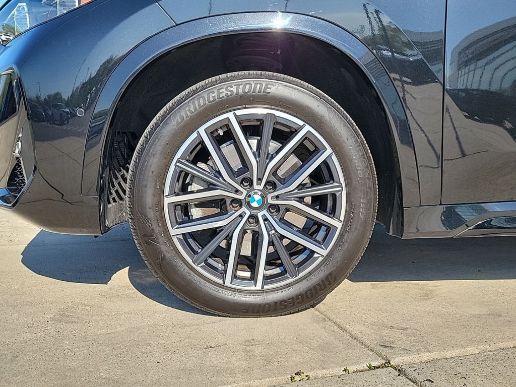 Thumbnail: 2023 BMW X1 - 9