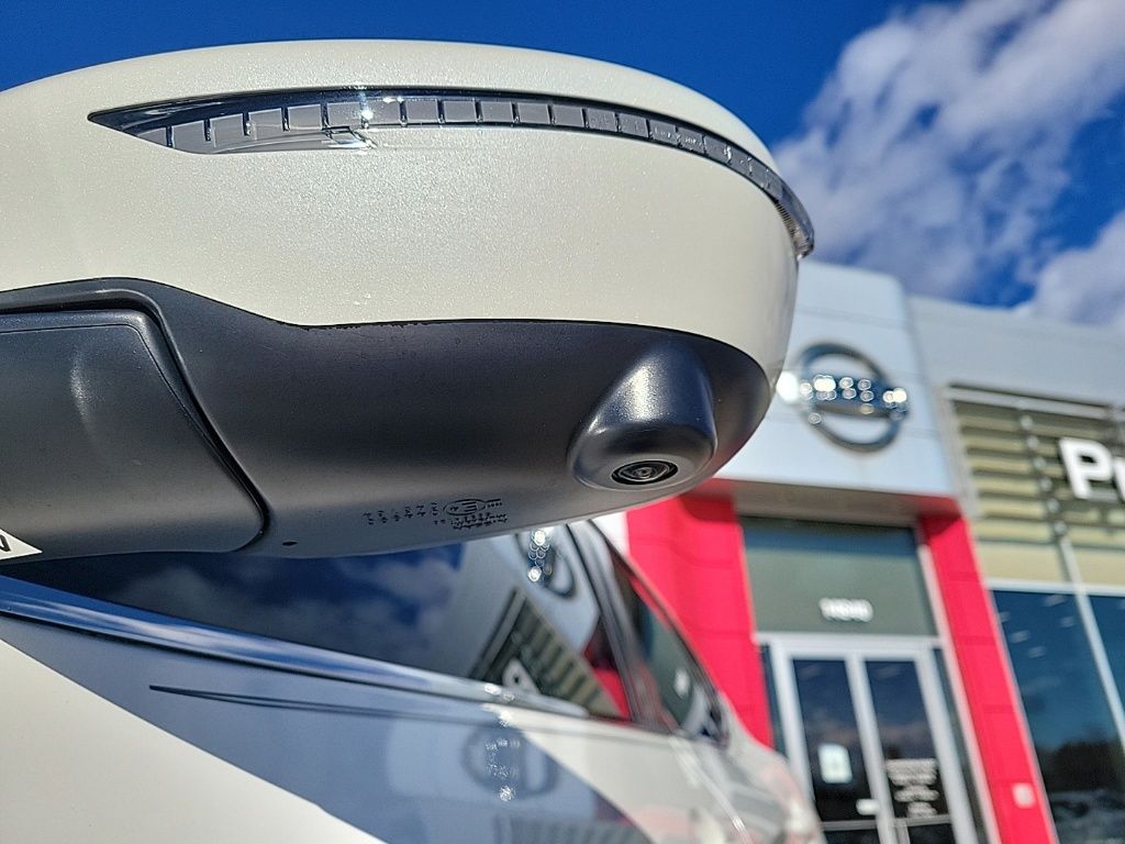 Thumbnail: 2022 Nissan Rogue Sport - 10