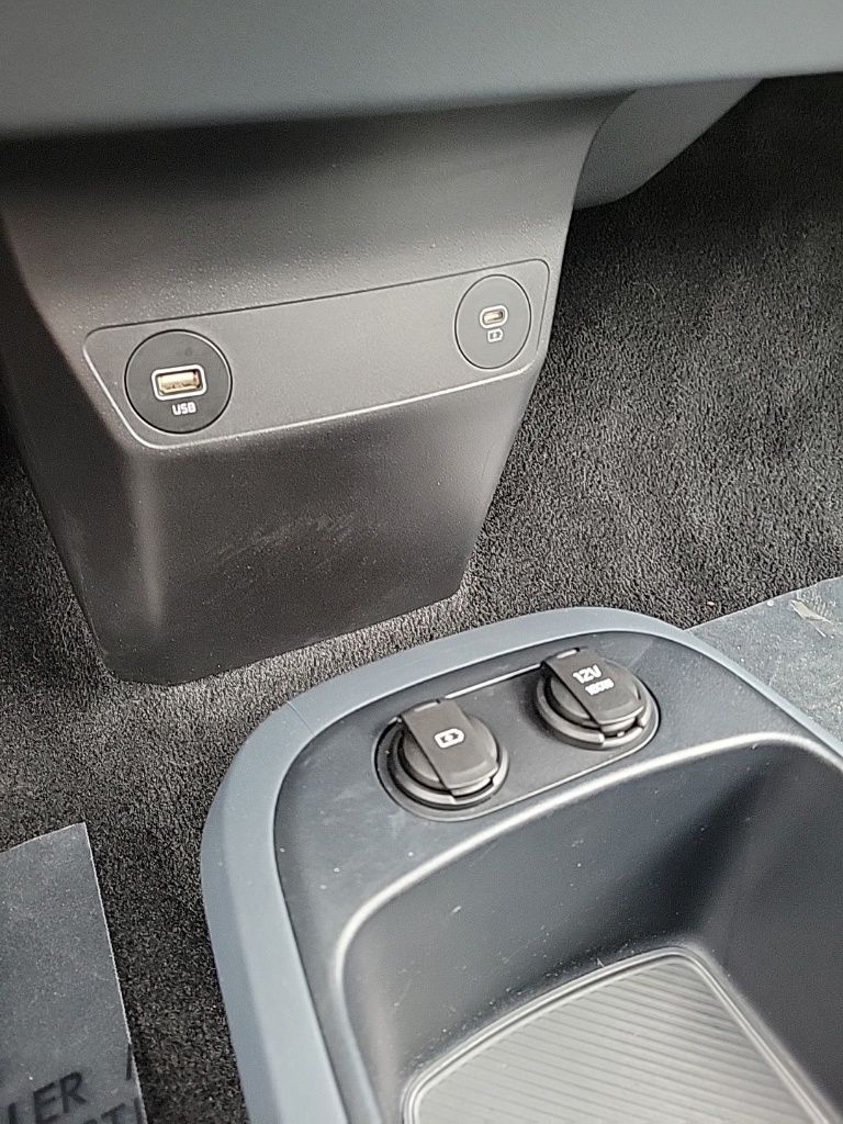 Thumbnail: 2022 Kia EV6 - 42